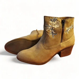 Rock and Candy - NEW| Loraina | Western Ankle Boot | Sand | 10 M